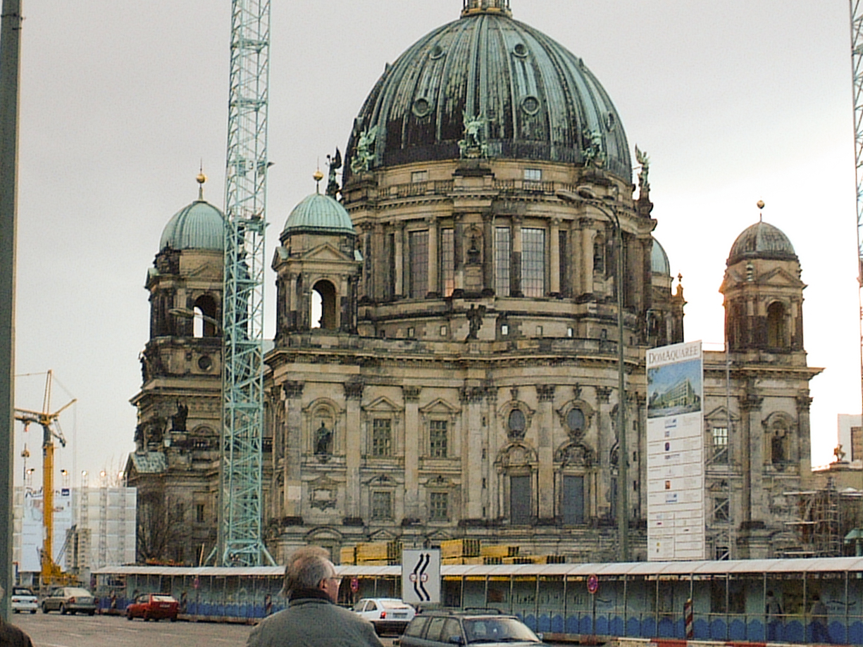 東側諸国の面影残るベルリン2002年